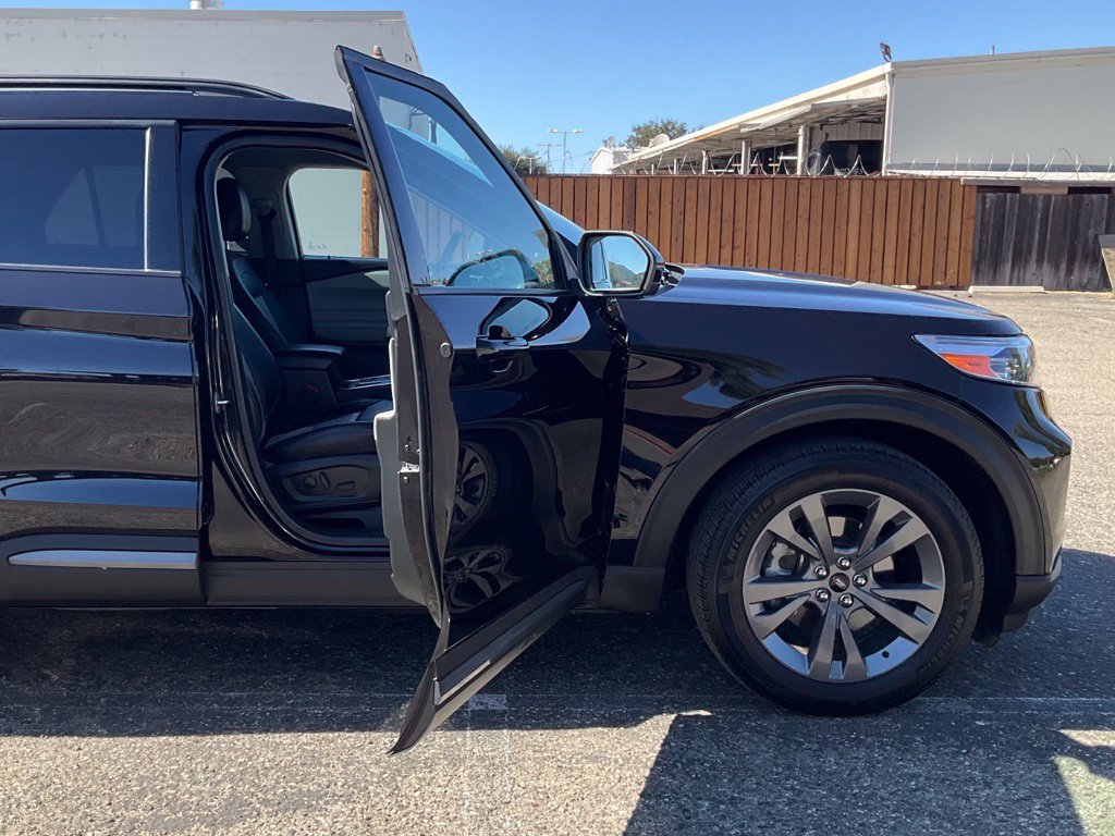 Used 2023 Ford Explorer XLT w/ Equipment Group 202A RWD image 32