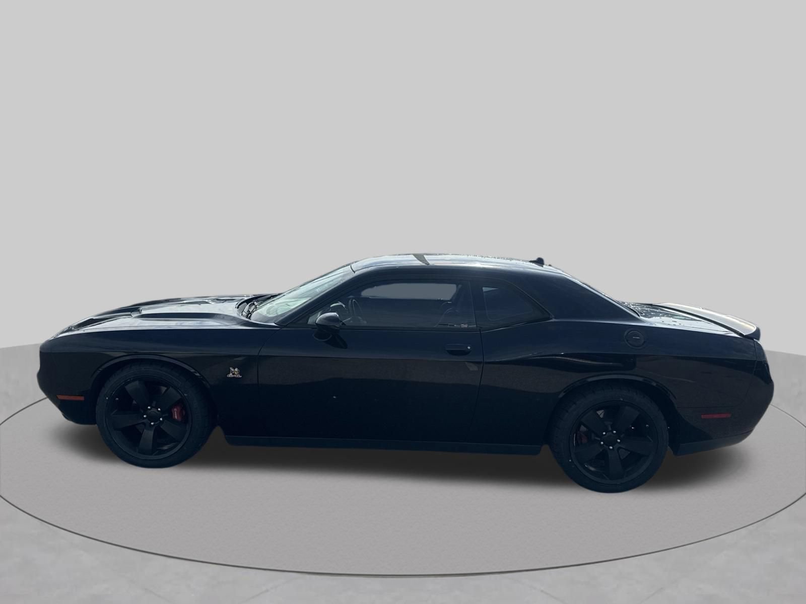 Used 2015 Dodge Challenger R/T Scat Pack w/ Leather Interior Group RWD image 10