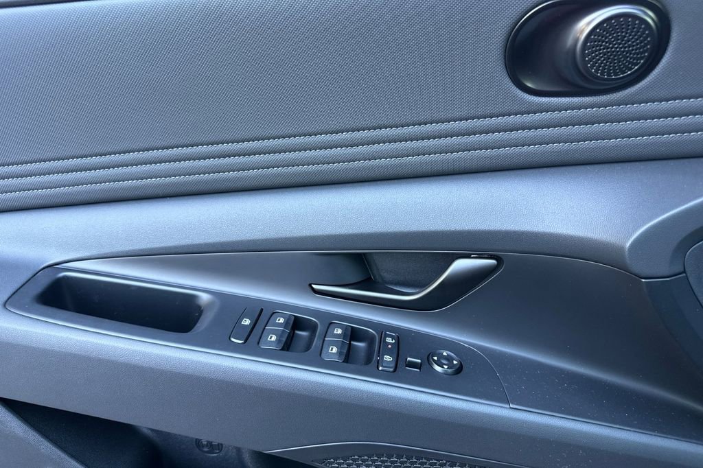 New 2025 Hyundai Elantra Sport image 8