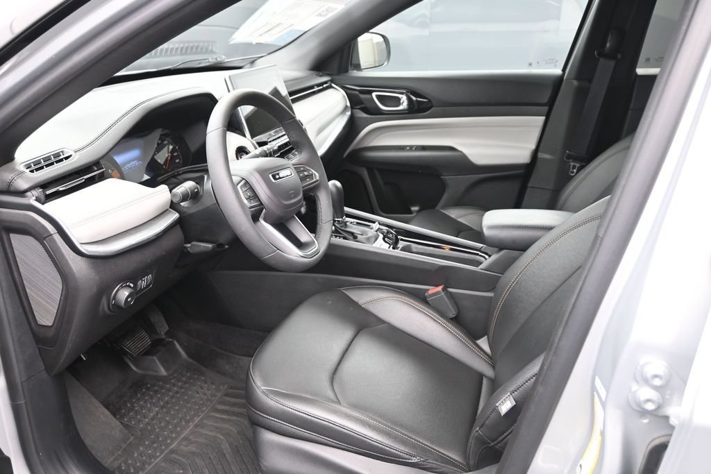 Used 2024 Jeep Compass Limited AWD/4WD image 9