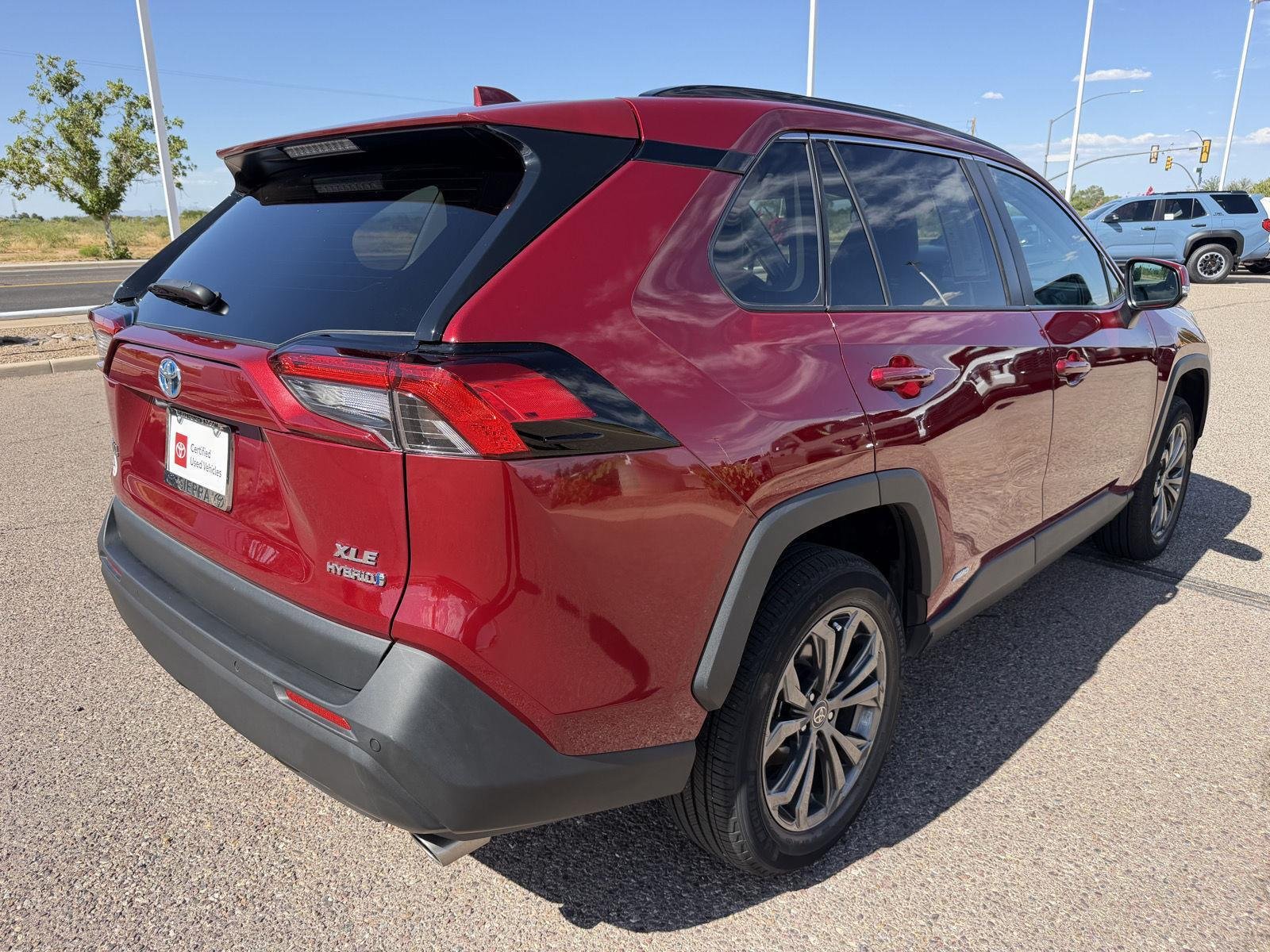 Used 2023 Toyota RAV4 XLE Premium AWD/4WD image 6