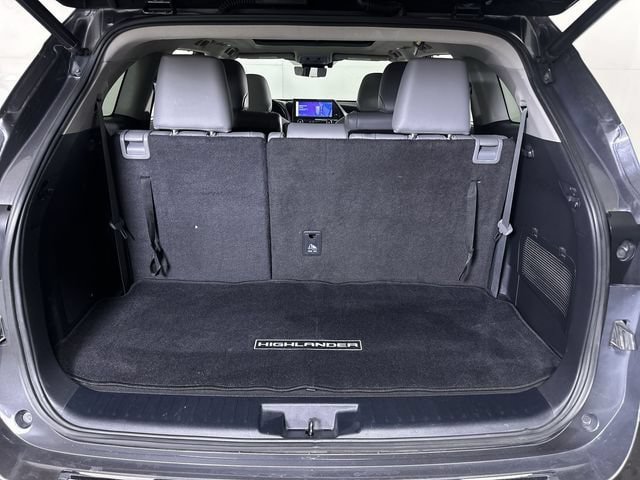 Used 2023 Toyota Highlander Platinum FWD image 27