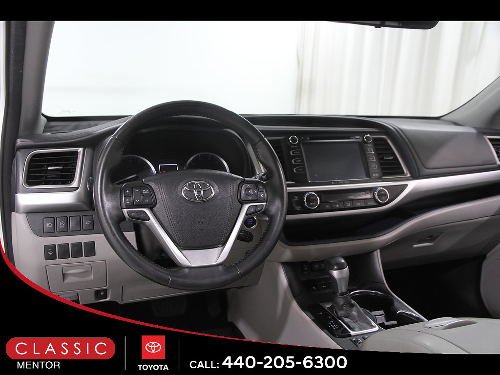 Used 2017 Toyota Highlander XLE AWD/4WD image 6