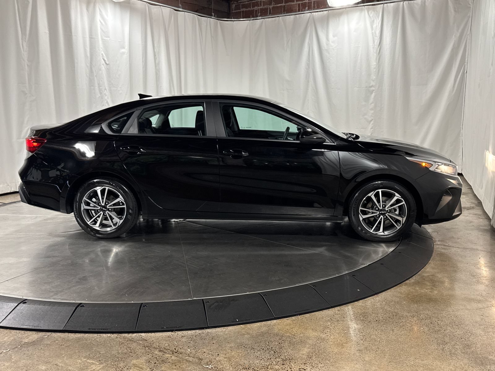 Certified 2023 Kia Forte LXS FWD image 9