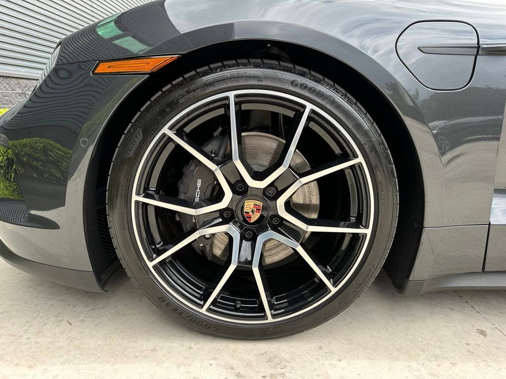 Used 2025 Porsche Taycan image 47