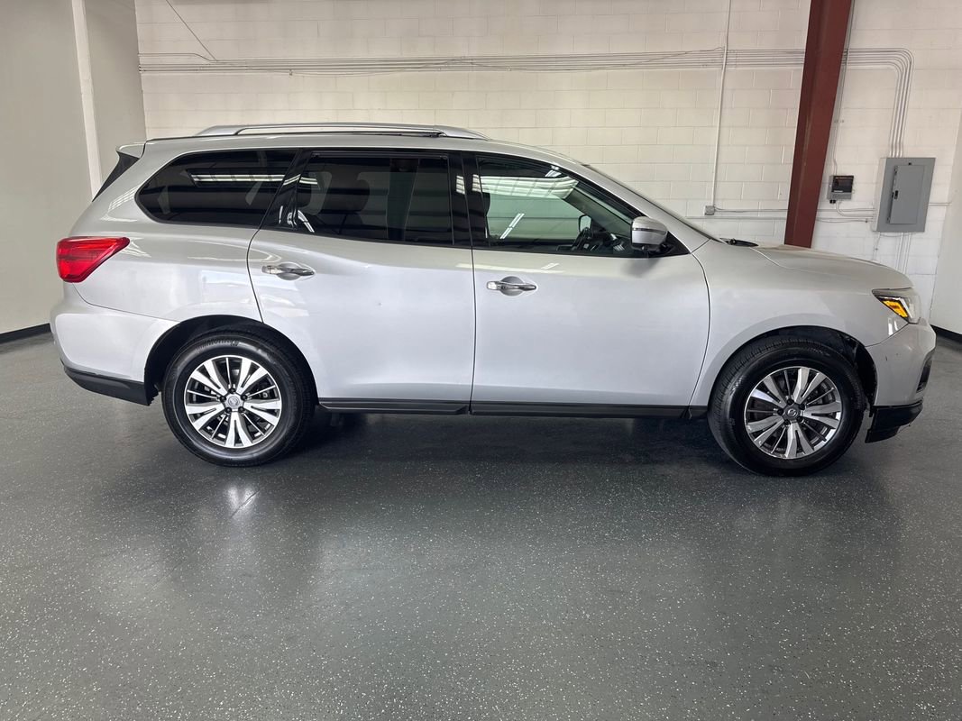 Used 2019 Nissan Pathfinder SL AWD/4WD image 3