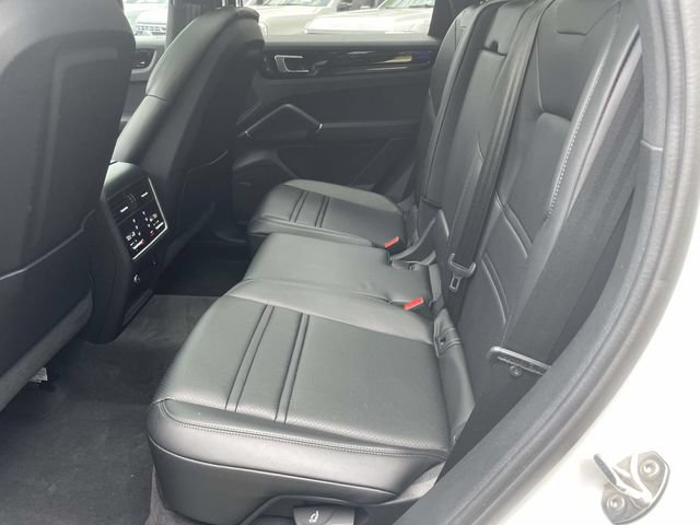 Used 2023 Porsche Cayenne AWD/4WD image 37