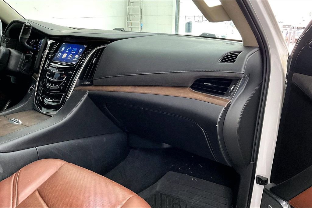 Used 2016 Cadillac Escalade Premium image 21