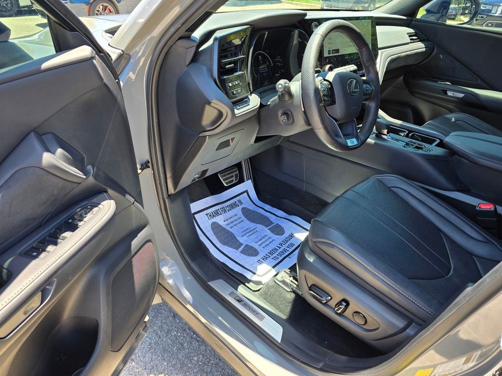Used 2024 Lexus TX 500h AWD w/ Technology Package image 17
