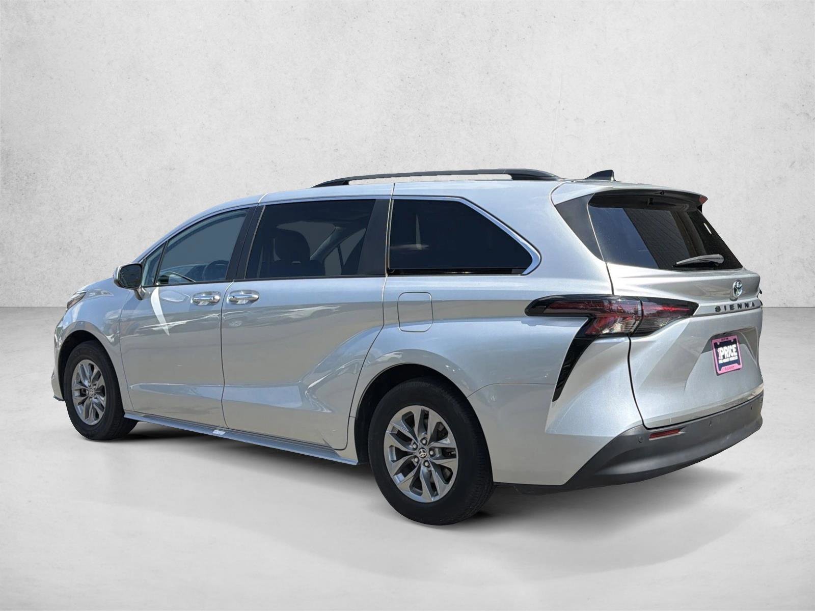 Used 2024 Toyota Sienna XLE FWD image 7