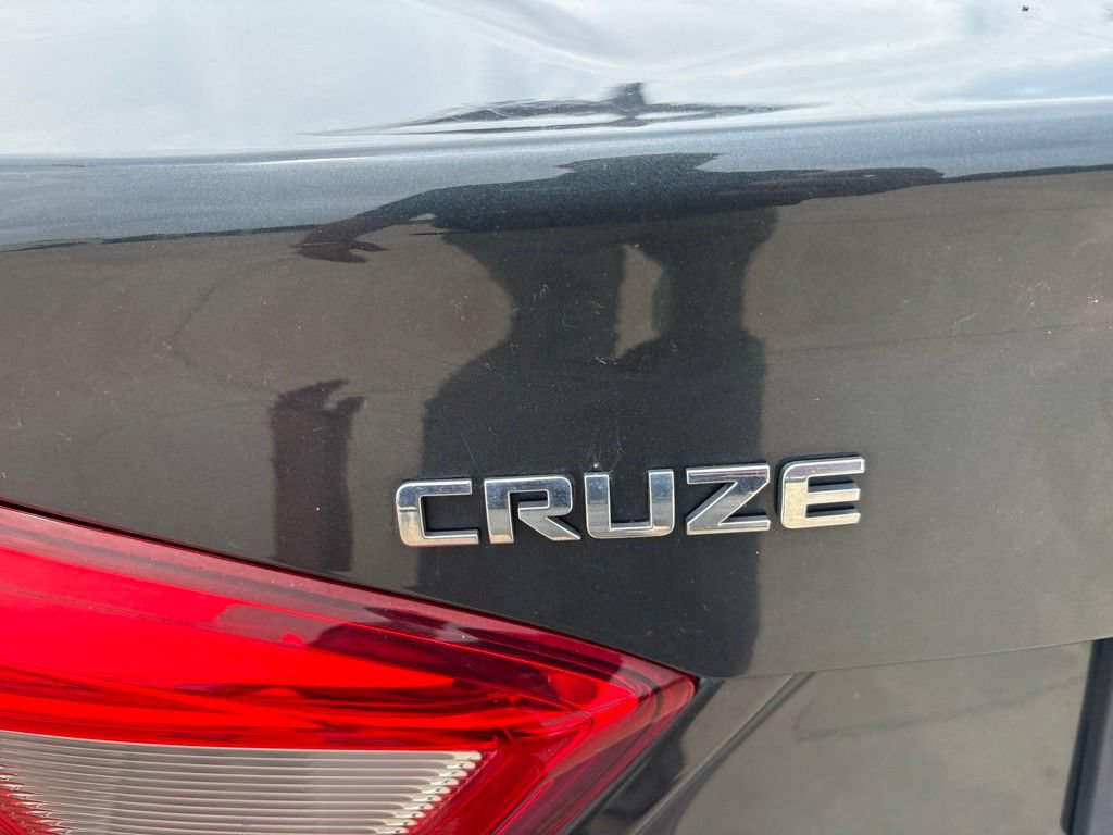Used 2018 Chevrolet Cruze LT FWD image 21