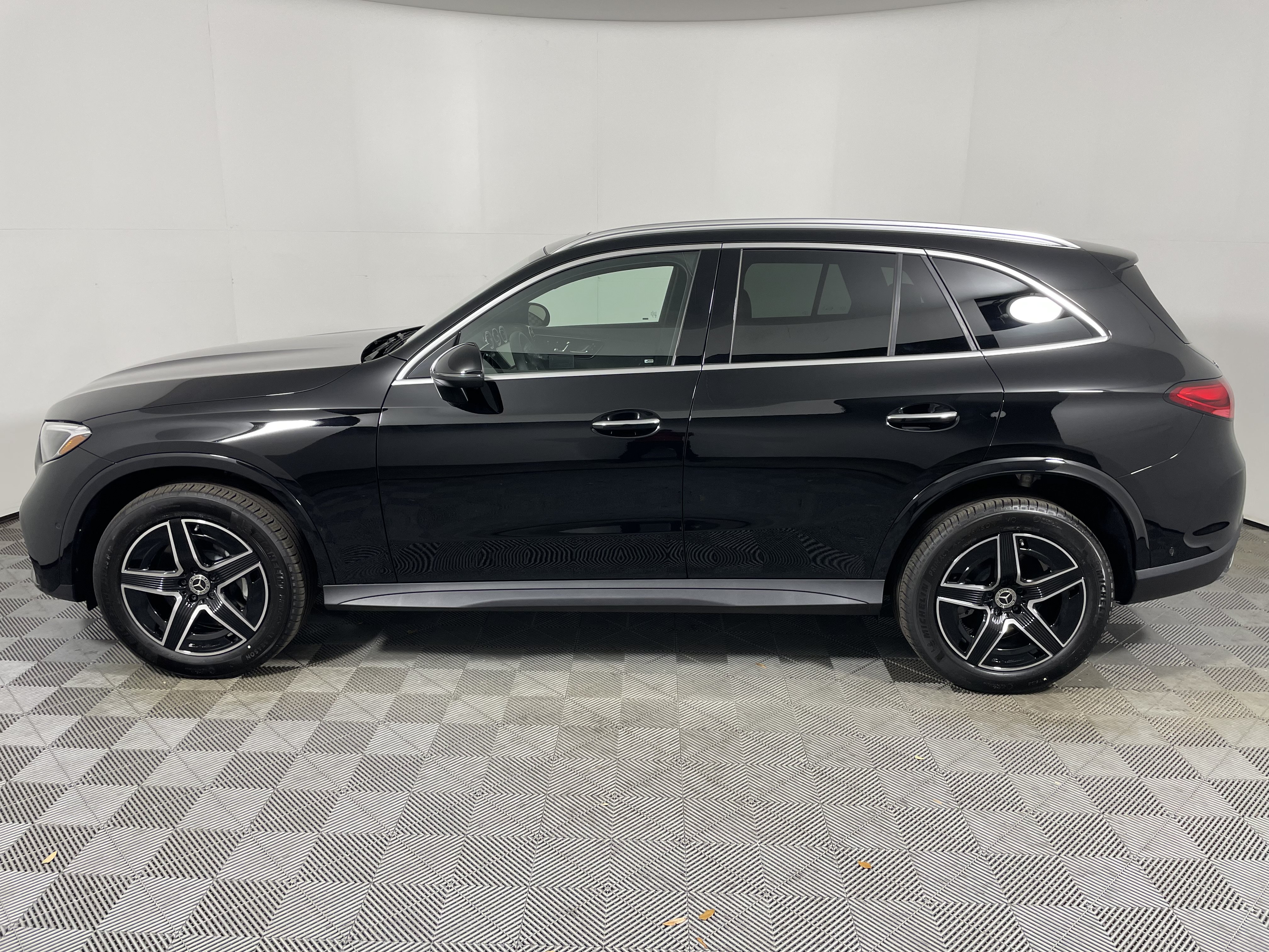 New 2026 Mercedes-Benz GLC 300 image 2