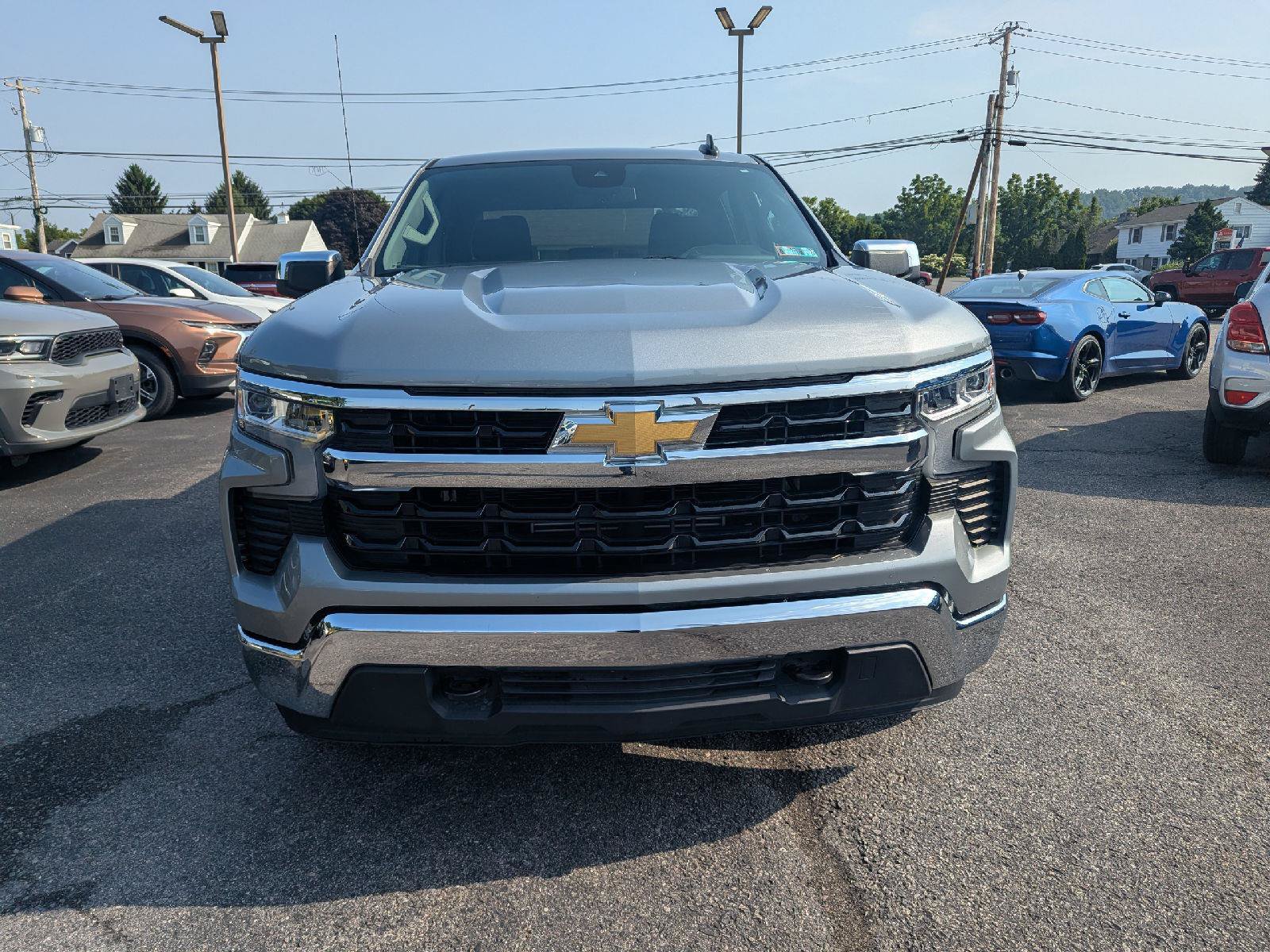 Used 2025 Chevrolet Silverado 1500 LT AWD/4WD image 2