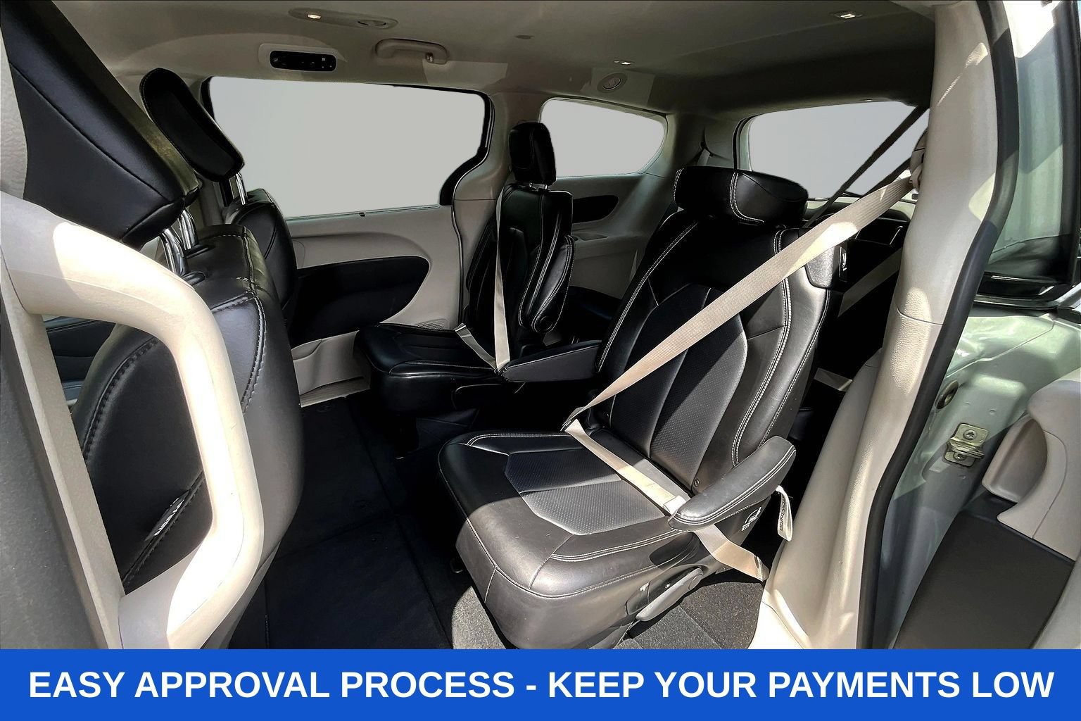 Used 2024 Chrysler Pacifica Touring-L FWD image 23