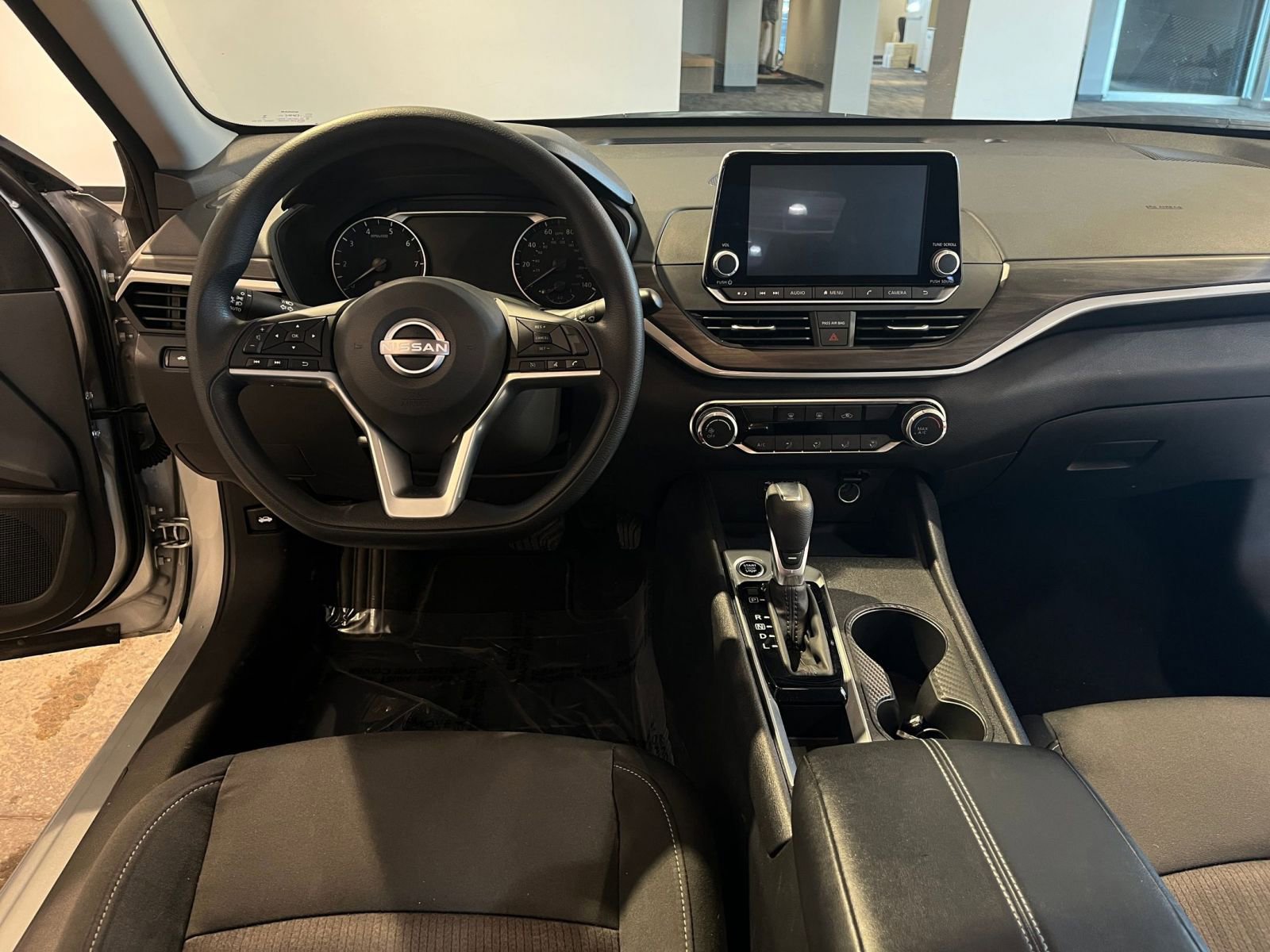 Used 2025 Nissan Altima 2.5 SV image 34