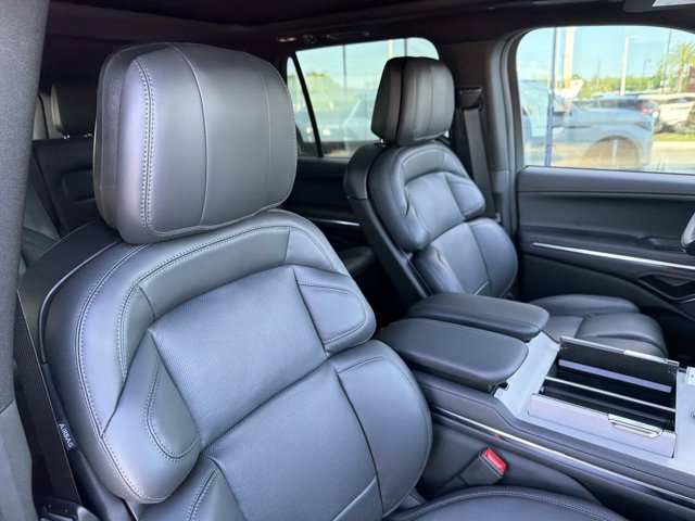 New 2026 Lincoln Navigator L Reserve w/ Jet Appearance Package AWD/4WD image 19
