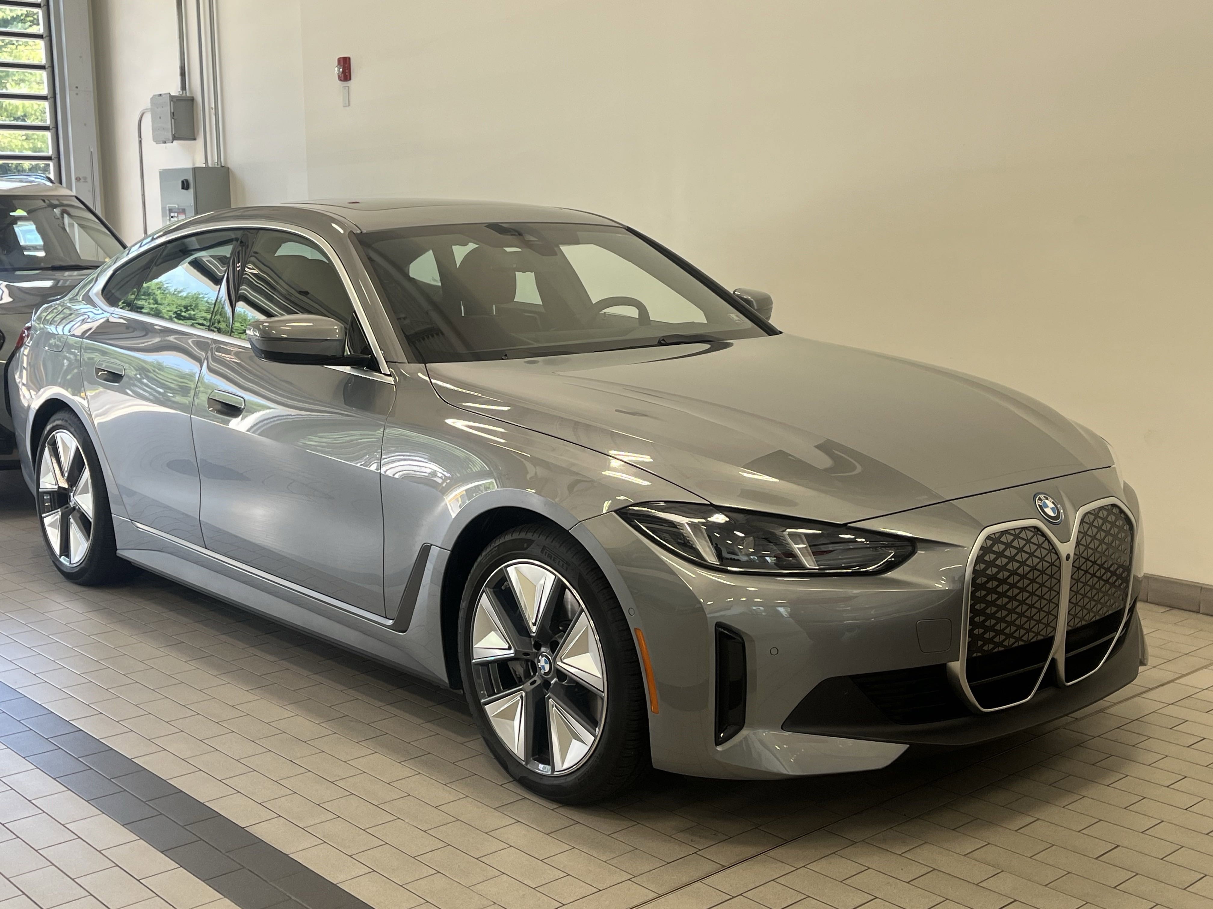 Used 2025 BMW i4 xDrive40i w/ Premium Package image 2