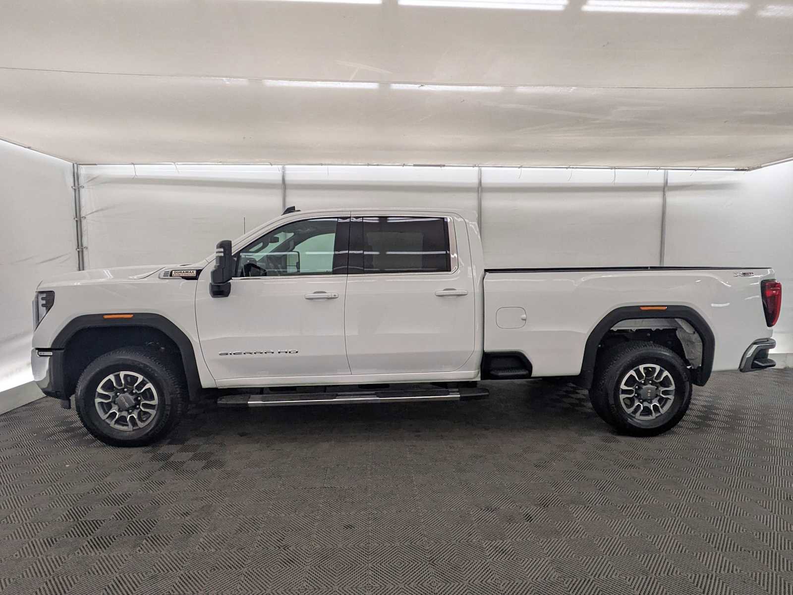 Used 2025 GMC Sierra 3500 SLE w/ SLE Convenience Package image 3