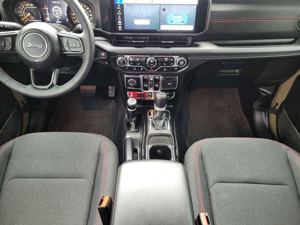 Used 2025 Jeep Gladiator Rubicon w/ Convenience Group AWD/4WD image 19