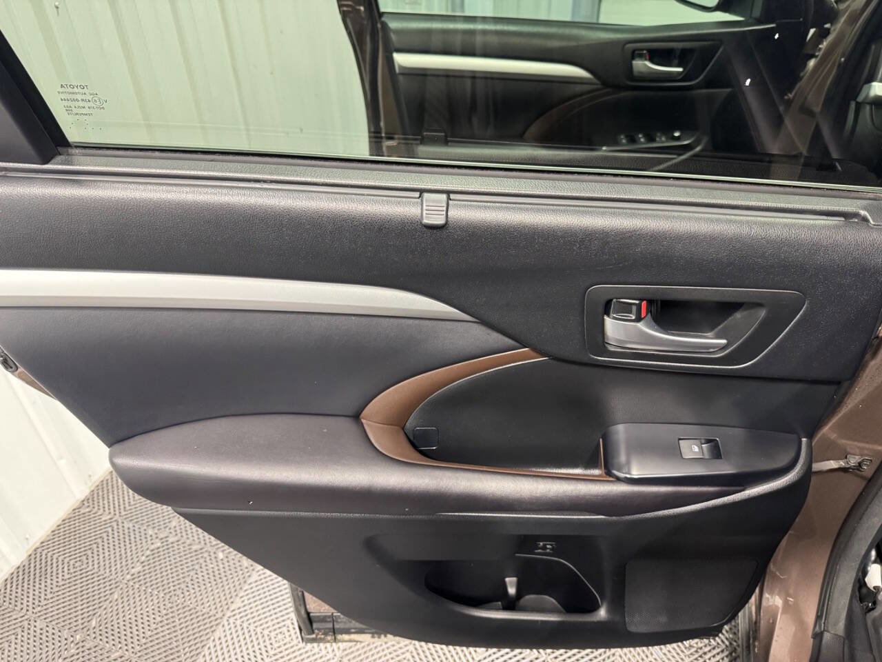 Used 2017 Toyota Highlander XLE image 10