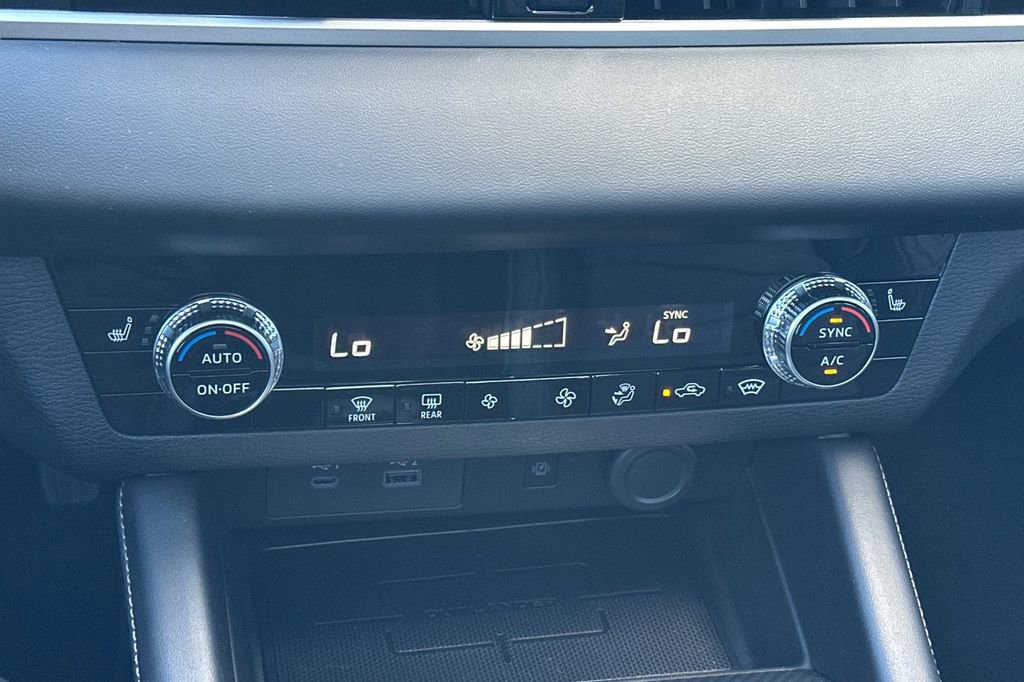 New 2025 Mitsubishi Outlander SE image 21