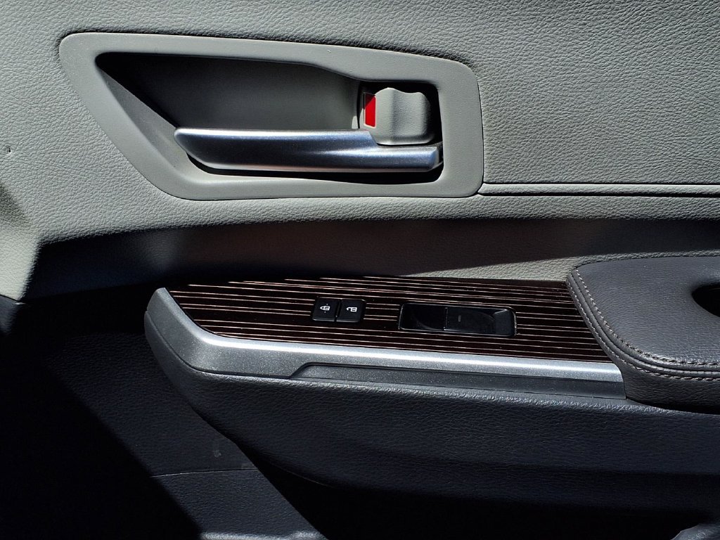 Certified 2024 Toyota Sienna XLE FWD image 39