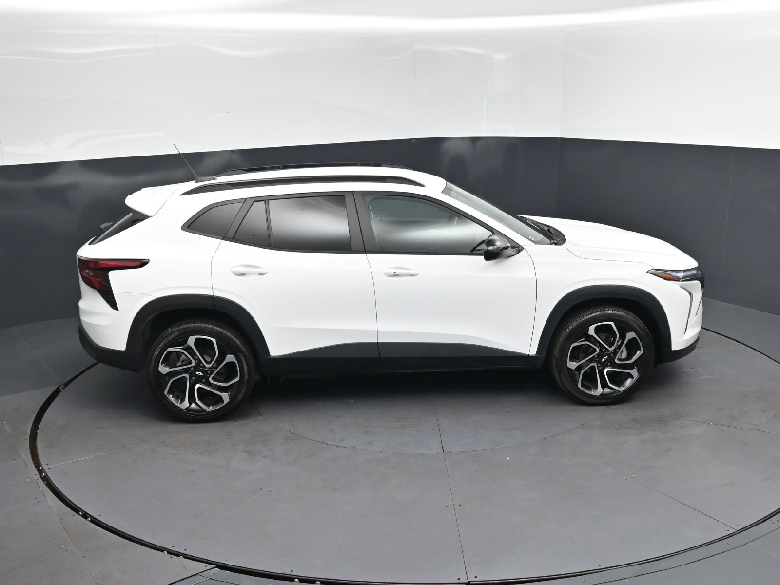 Certified 2024 Chevrolet Trax RS FWD image 35