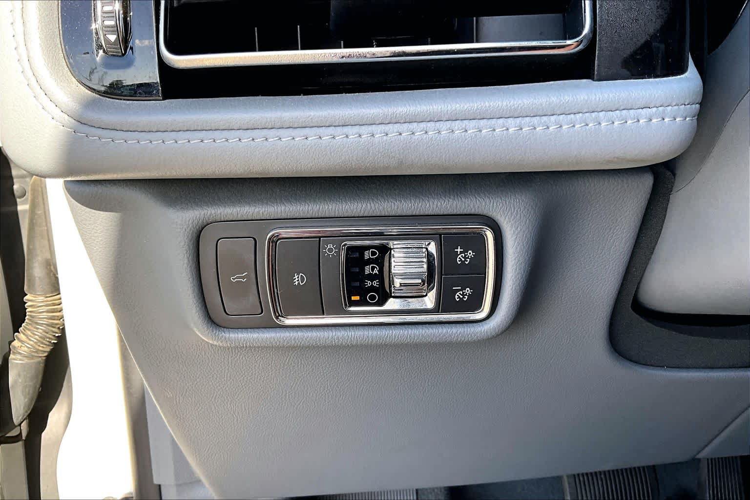 Used 2020 Lincoln Aviator Reserve w/ Equipment Group 201A RWD image 34