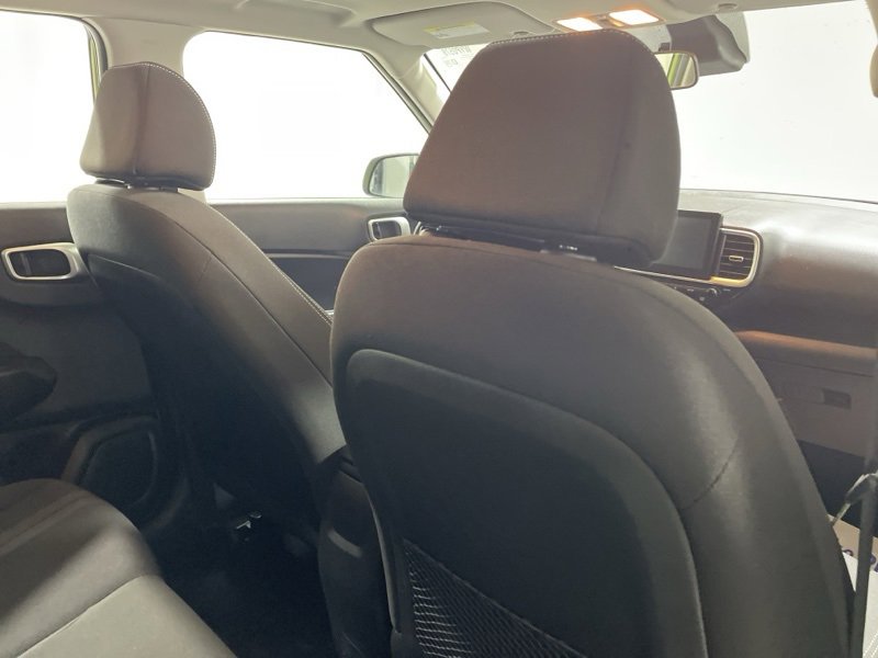 Used 2023 Hyundai Venue SEL image 11