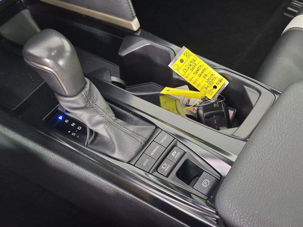 Used 2025 Toyota Camry SE FWD image 27