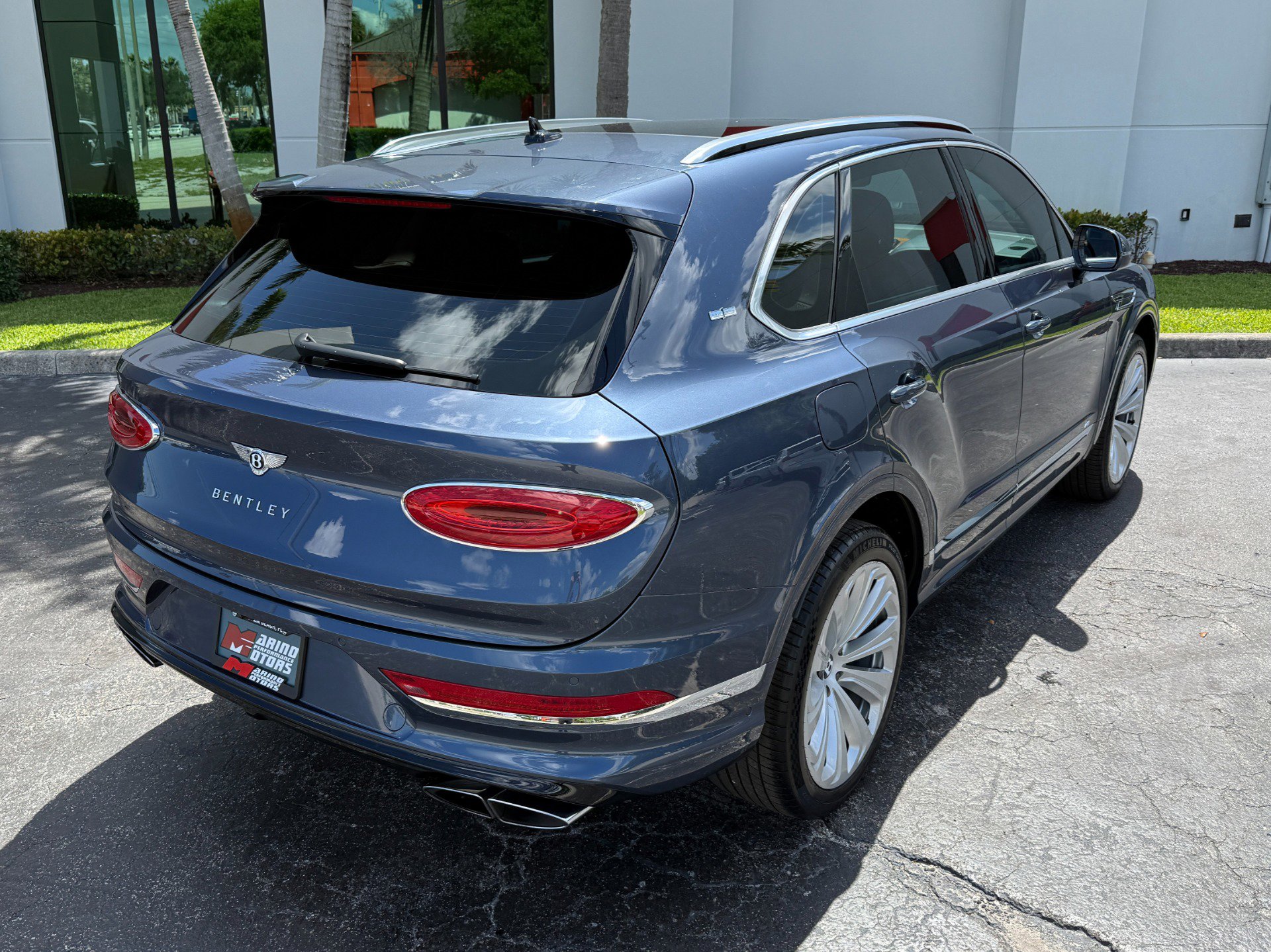 Used 2021 Bentley Bentayga AWD/4WD image 21
