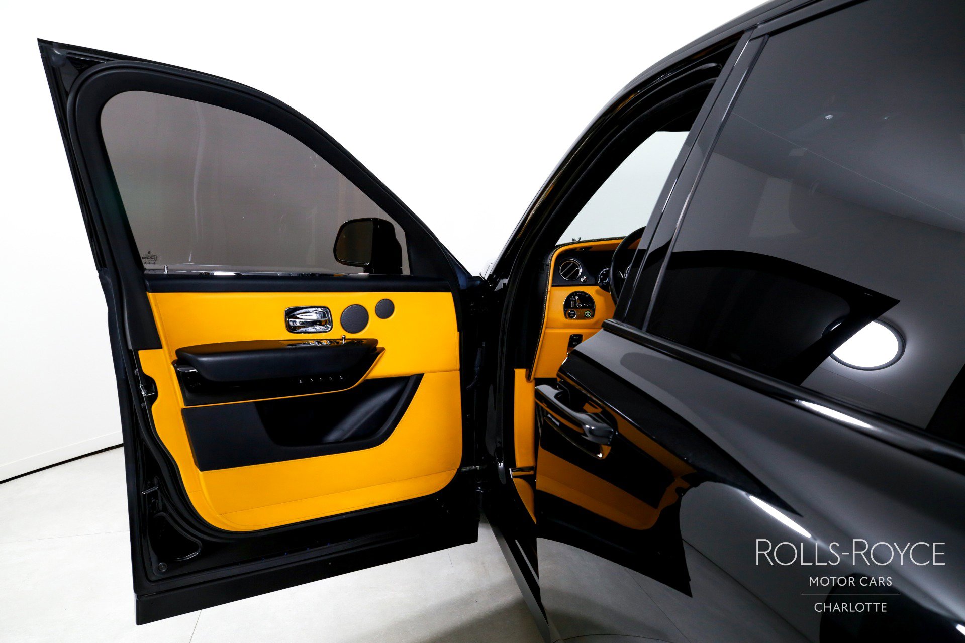 Used 2022 Rolls-Royce Cullinan image 11