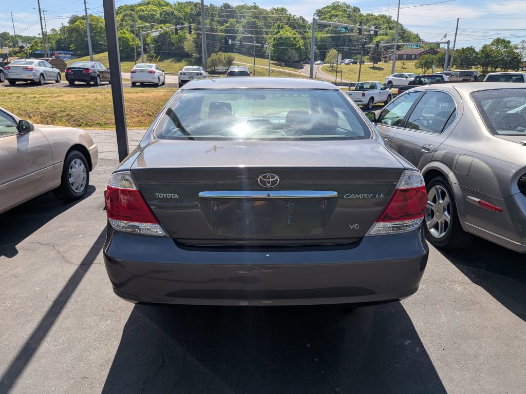 Used 2005 Toyota Camry LE FWD image 2