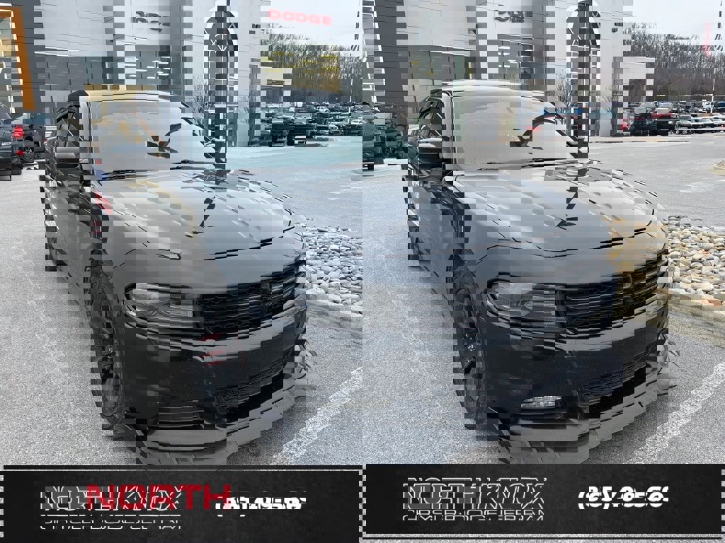 Used 2016 Dodge Charger SXT image 2