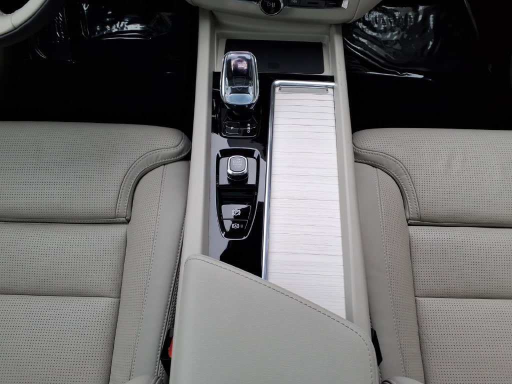 Certified 2026 Volvo XC60 B5 Ultra AWD/4WD image 20