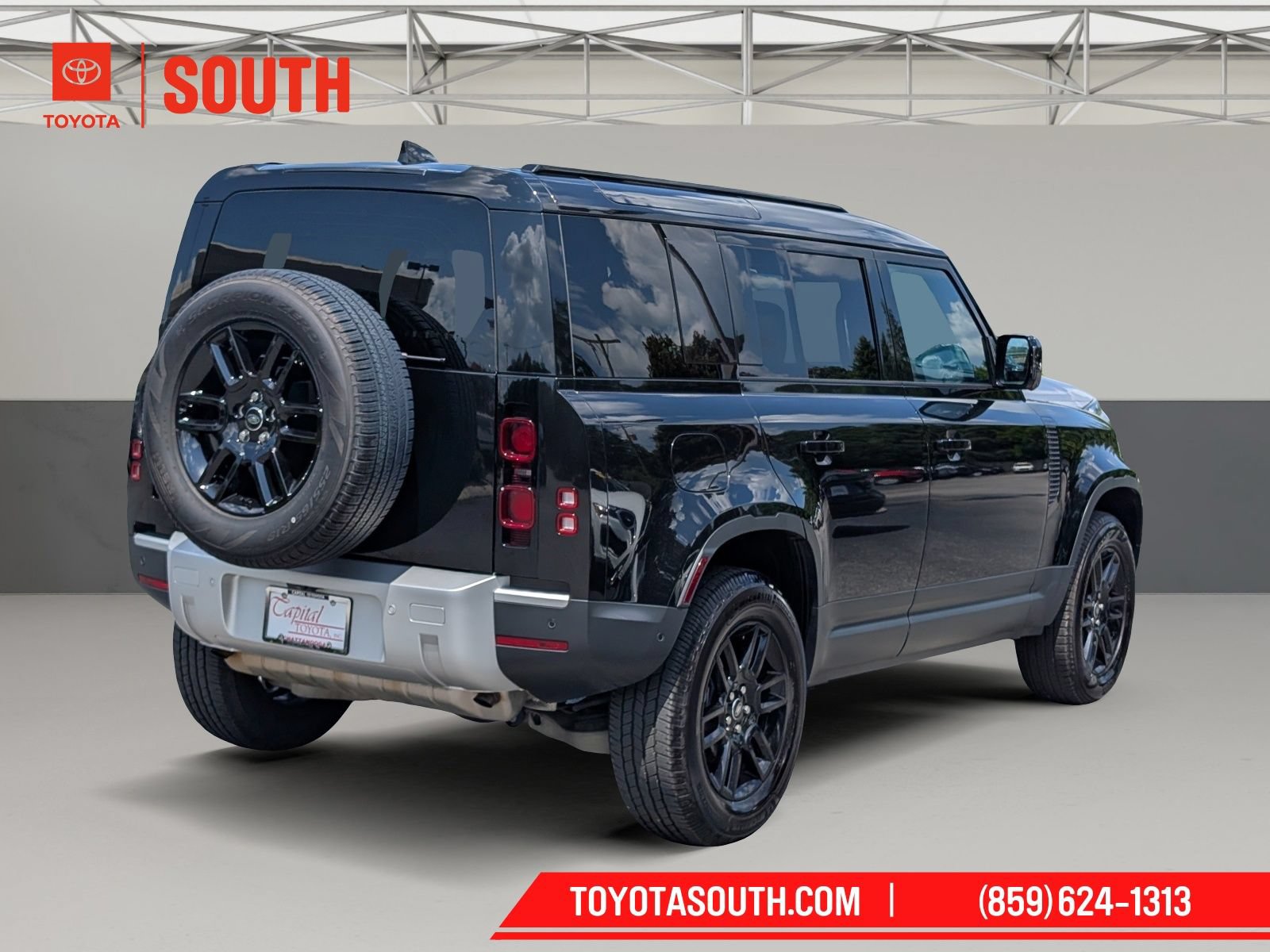 Used 2025 Land Rover Defender 110 S AWD/4WD image 5