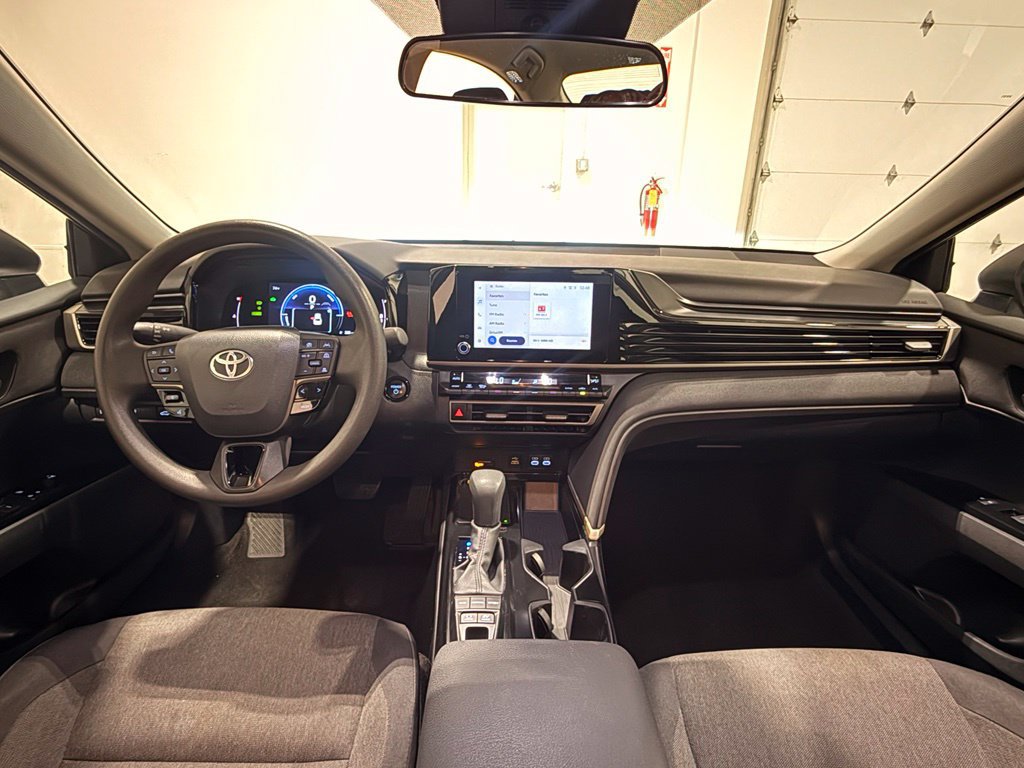 Used 2025 Toyota Camry LE FWD image 25