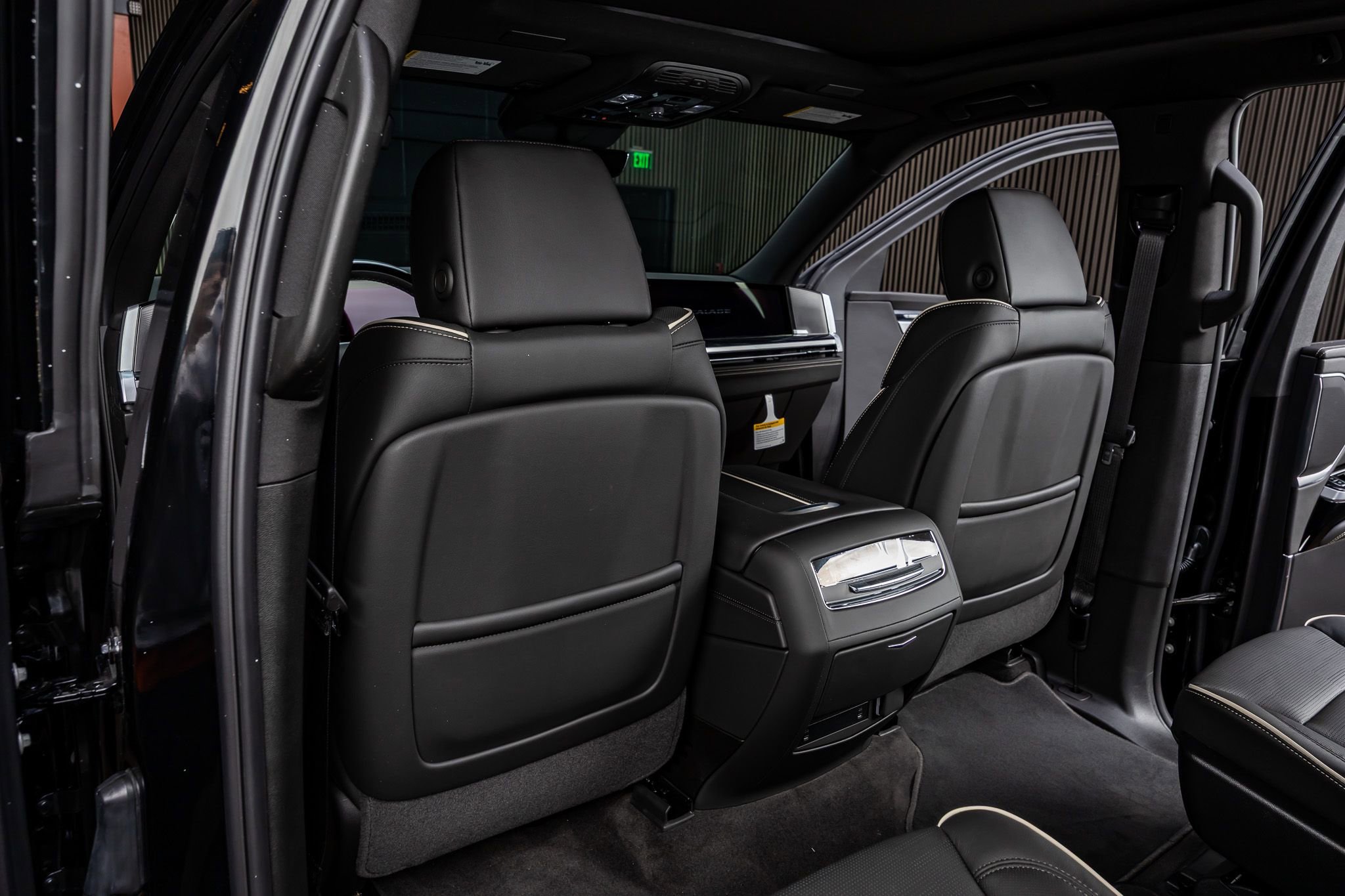 Used 2026 Cadillac Escalade ESV Sport w/ LPO, ONYX Package AWD/4WD image 32