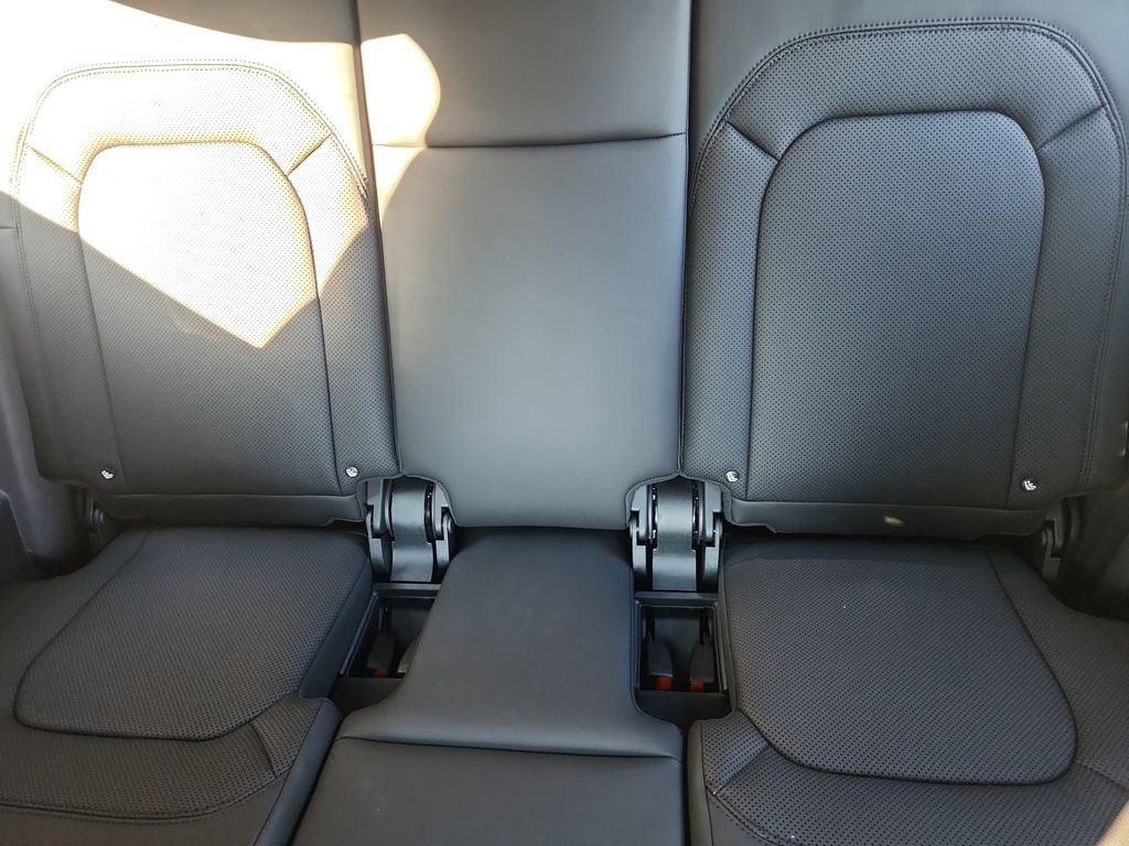 Used 2026 Land Rover Defender 130 S image 26