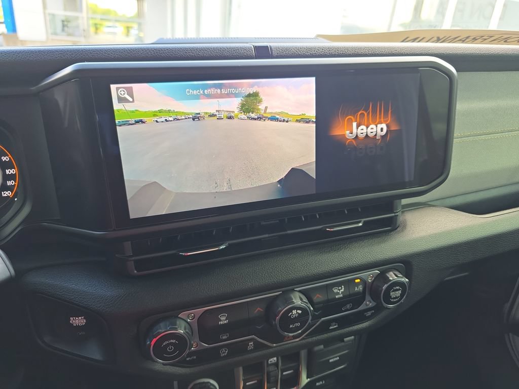 Used 2025 Jeep Gladiator Sport AWD/4WD image 17