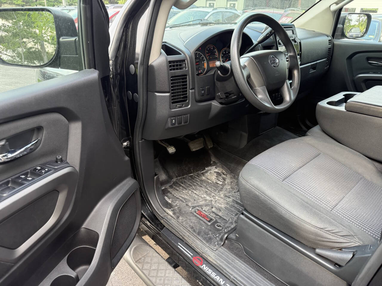 Used 2015 Nissan Titan SV AWD/4WD image 16