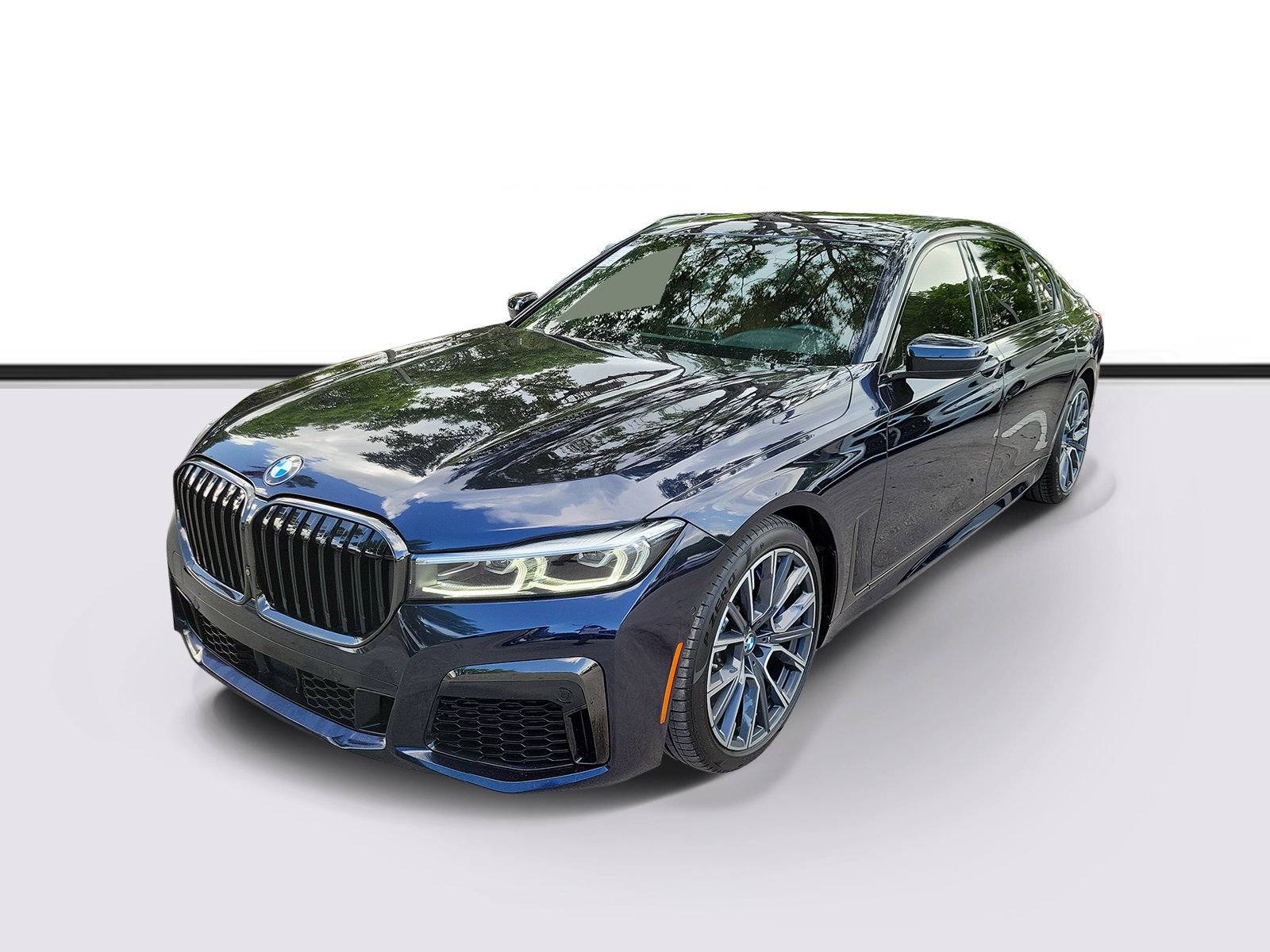 Used 2022 BMW 740i w/ M Sport Package RWD image 2