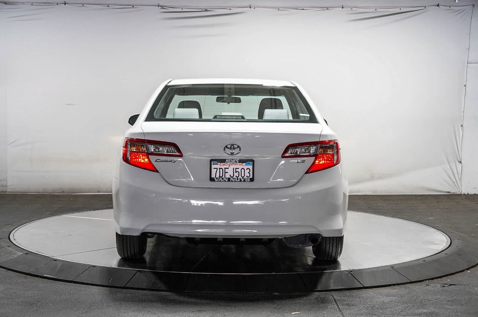 Used 2014 Toyota Camry LE FWD image 3