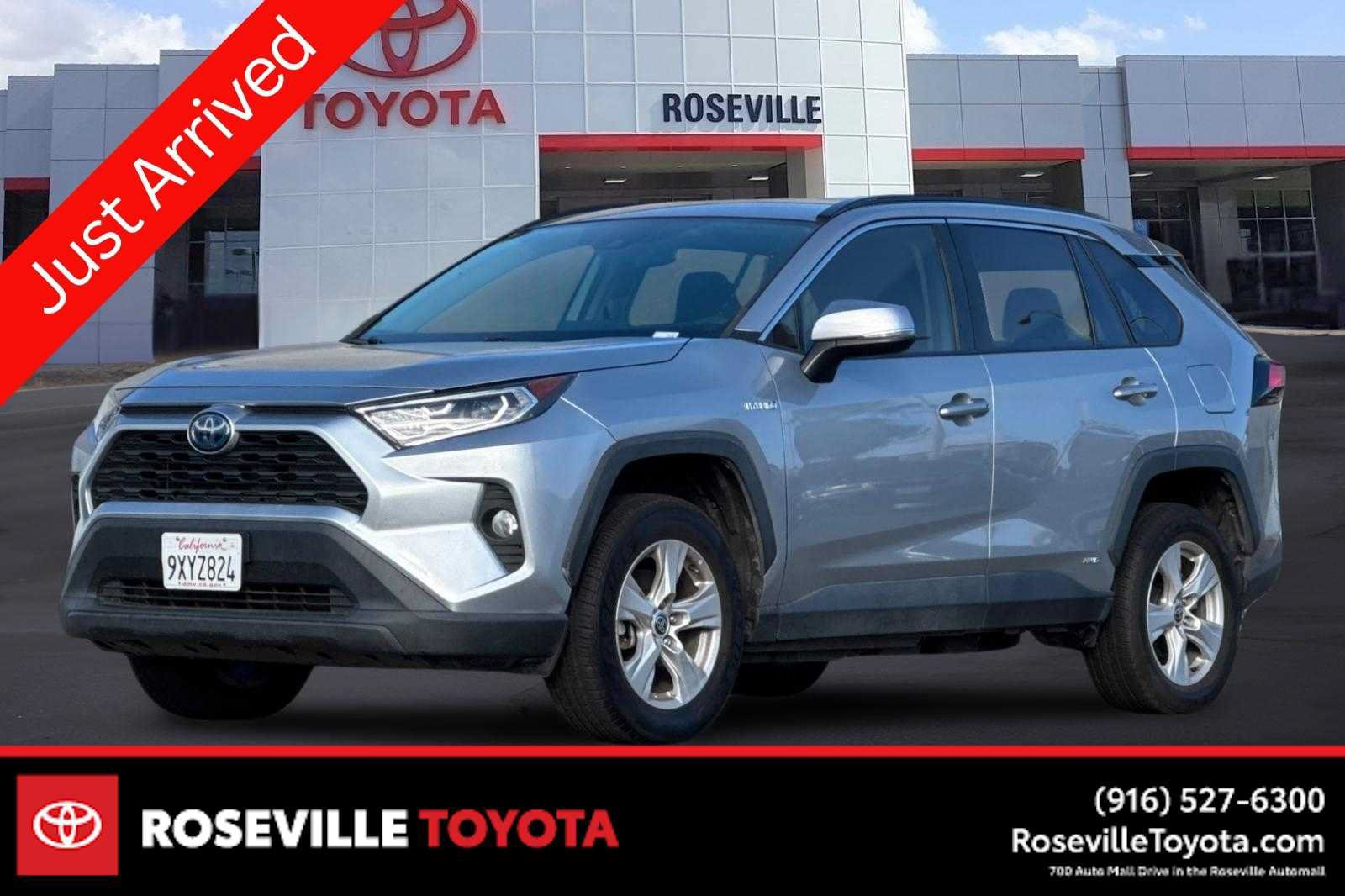 Used 2021 Toyota RAV4 XLE AWD/4WD image 1