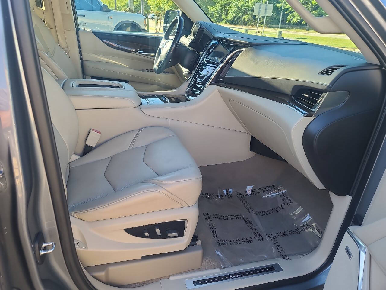 Used 2019 Cadillac Escalade Luxury AWD/4WD image 41