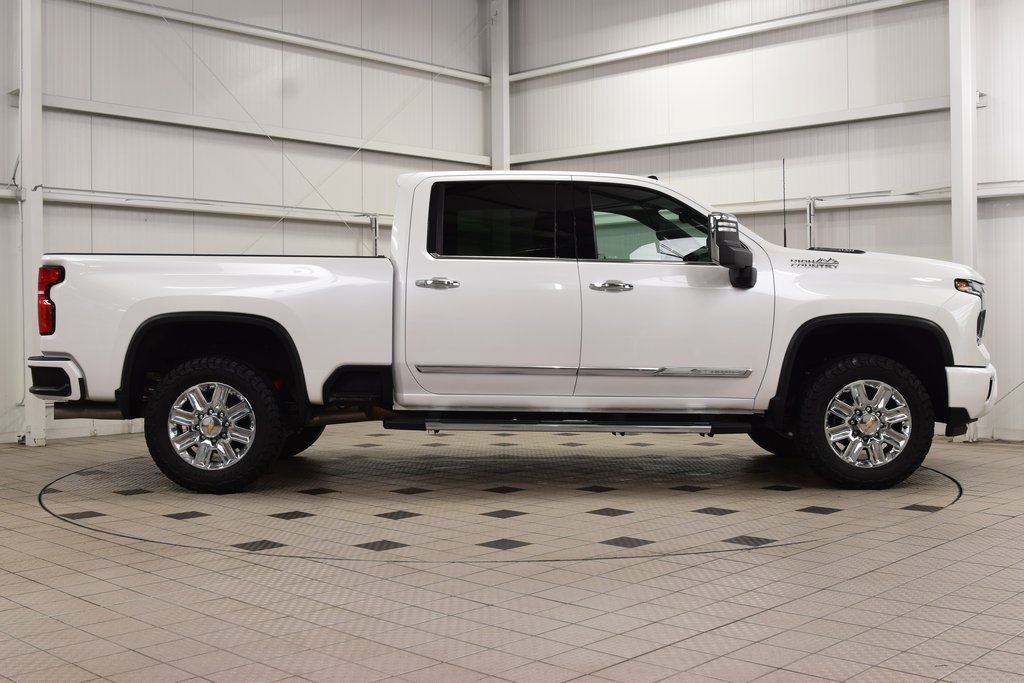 Used 2024 Chevrolet Silverado 2500 High Country w/ Technology Package image 9