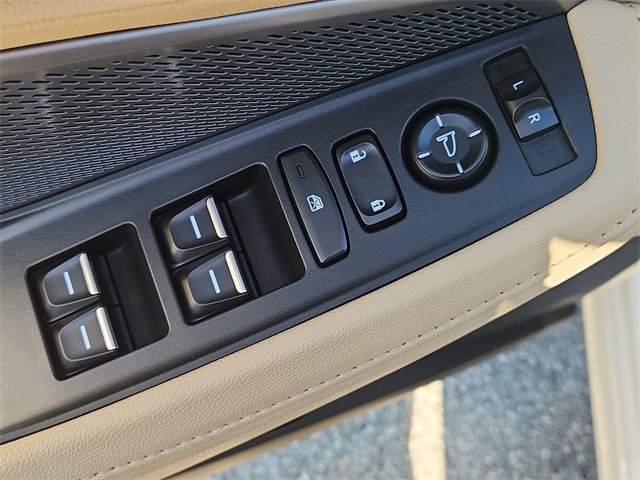 Used 2025 Acura MDX SH-AWD image 23