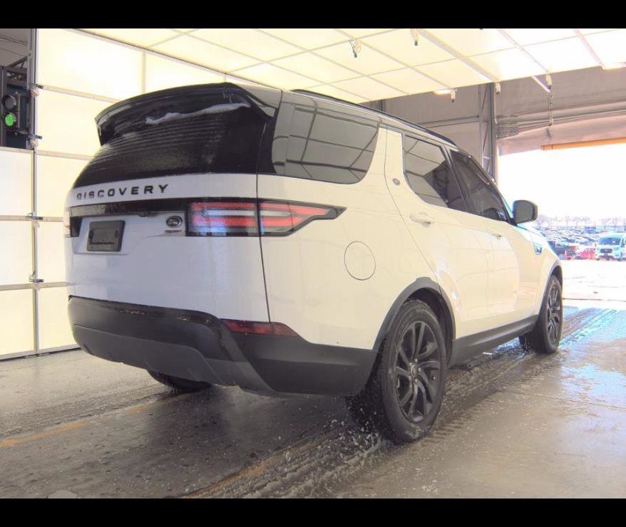 Used 2020 Land Rover Discovery HSE image 11