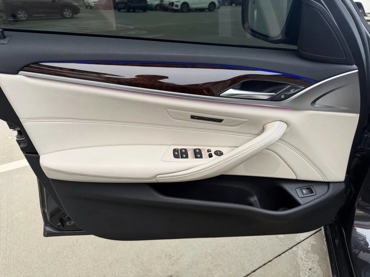Used 2020 BMW 540i xDrive w/ Premium Package image 27