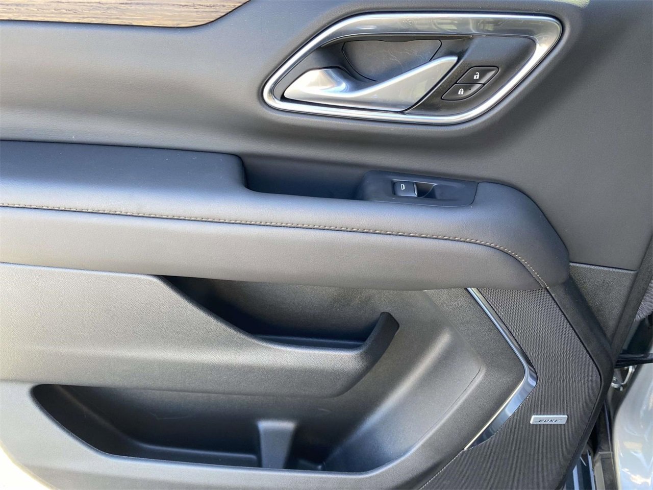 Used 2024 Chevrolet Suburban High Country w/ Advanced Technology Package image 16